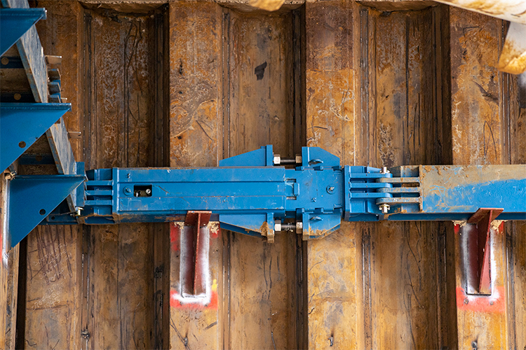hydraulic waling beam